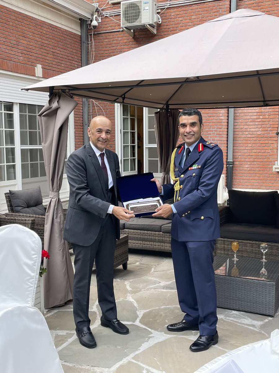 jasemalbudaiwi's tweet photo. تشرفت اليوم بإقامة، وبحضور زملائي من سفارات دول مجلس التعاون الخليجي، حفل توديع لأعضاء المكتب العسكري الكويتي في بروكسل:-
١- اللواء ركن بحري عبدالله دشتي. 
٢- العقيد ركن فهد الحمد. 
٣- المقدم حمد العميري. 
شكراً لخدمتكم الرائعة لبلدنا الغالي الكويت بكل تفان ومهنية وإخلاص. https://t.co/JrxxLiPi4X