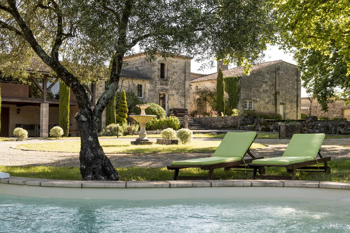 gites33's tweet photo. Nouveauté 🏡 
Coup de coeur 😍 
Gîte 6 pers
Vous allez craquer pour le gîte du Château Claud Bellevue, à seulement 15 km de la cité médiévale de Saint Emilion !
Réservez vite votre séjour ▶ https://t.co/ltB5bCenPZ https://t.co/QMGTwAc0NT