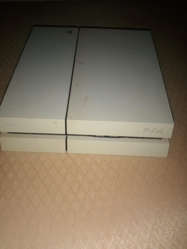 davidkcchuks's tweet photo. @Tutsy22Good day Aunty Tutsy I sale PlayStation game consoles and the accessories. We also deals on uk used laptops https://t.co/yhg0rln3nB