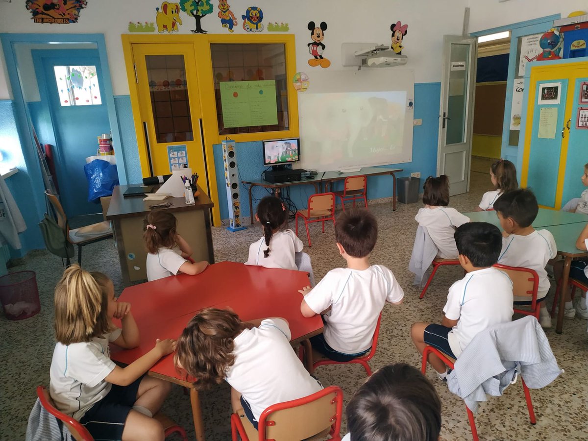 FEFCMadrid's tweet photo. En 4 años trabajamos el objetivo “Igualdad de género” dentro del Proyecto 2021 a través de un cuento coeducativo y un juego de roles 🧒����👦🏻#FEFCMadrid #SantaCatalinadeSena #igualdaddegénero #educacióninfantil #agenda2030onu #proyecto2021 https://t.co/K3j9Eukj9m