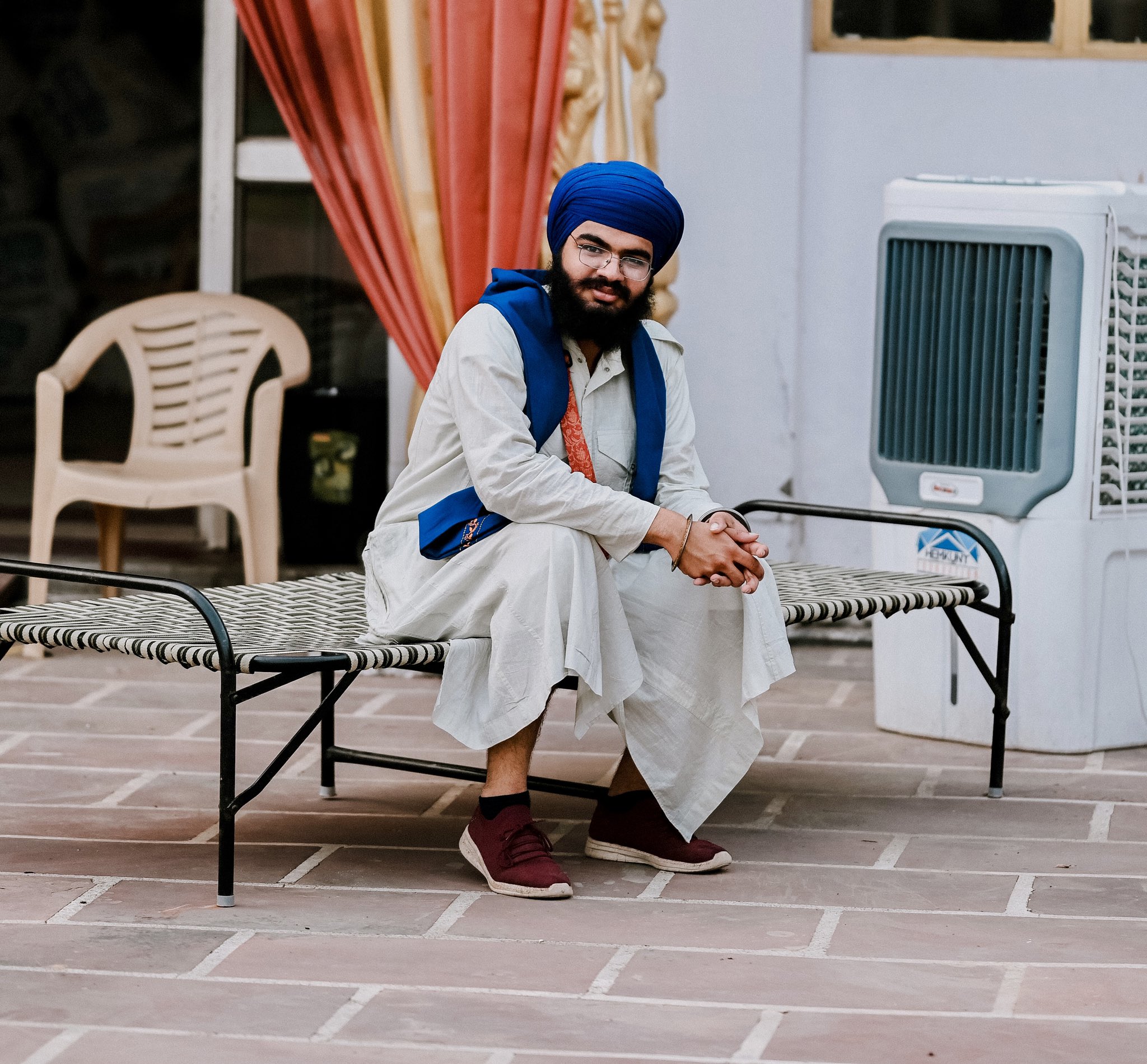 Harteerath Singh Ahluwalia on X: Never forget your roots! Always wanted to  see a Singh with a Dastaar (turban) and baana representing the community  and essence of sewa on a global level