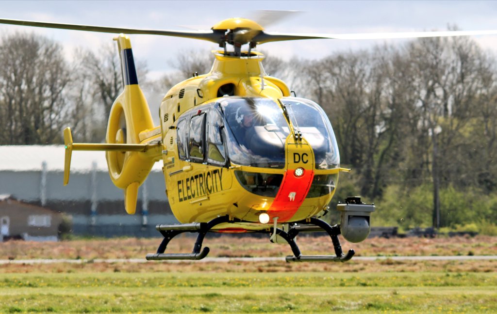 gridcustomersuk's tweet photo. Our yellow helicopter is ready for take off π Today itβs patrolling north #Devon #Mendip #Gloucester and #Swansea. Can you spot it? Send us your pics if you do! #WPDspotted
πΈ Ryan Wheatstone https://t.co/yJBqRV1VYM