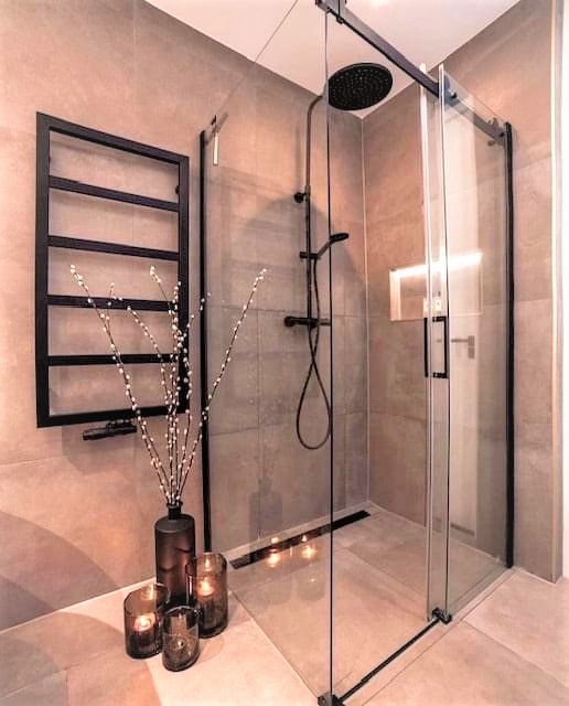 lilybainbath's tweet photo. The availability of black fittings is growing fast and incorporating the black theme into your bathroom has become much easier.
#blackshowers
#blacktaps
#blackprofiles
#blackradiator
#bathrooms
#tiles
#lilybain https://t.co/CYAGe1NLTK