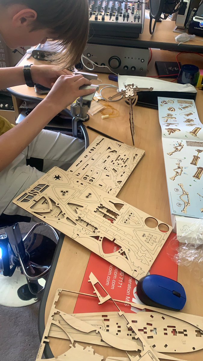 TheCavernoma's tweet image. Check this out @TwynhamDT! Mum’s friend bought me something to keep me busy over the isolation week… it was so amazing I built it in a day and loved it!😀 #IsolationShenanigans #DTProjects #SurgeryCountdown