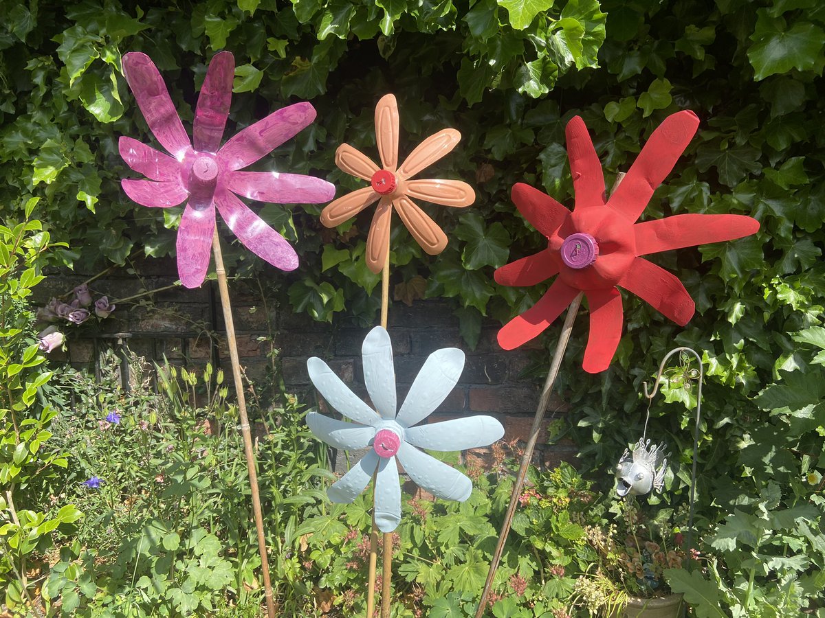 I made these with plastic bottles #recycling #funwithkids