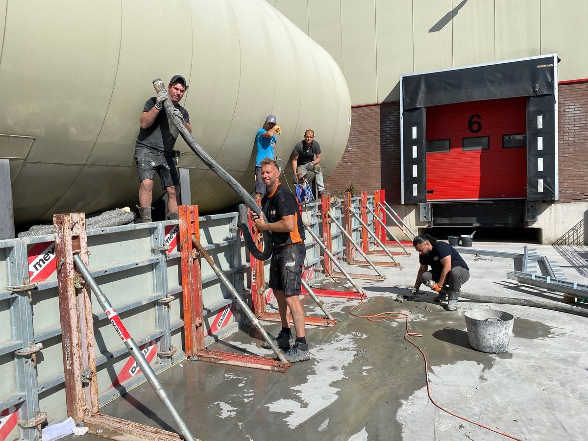 Om het logistieke proces nog soepeler te laten lopen zijn ze hard bezig met de uitbreiding van het dock. Vanaf vandaag kan er weer gebruik worden gemaakt van het oude dock en hopelijk snel van de 2 nieuwe!
