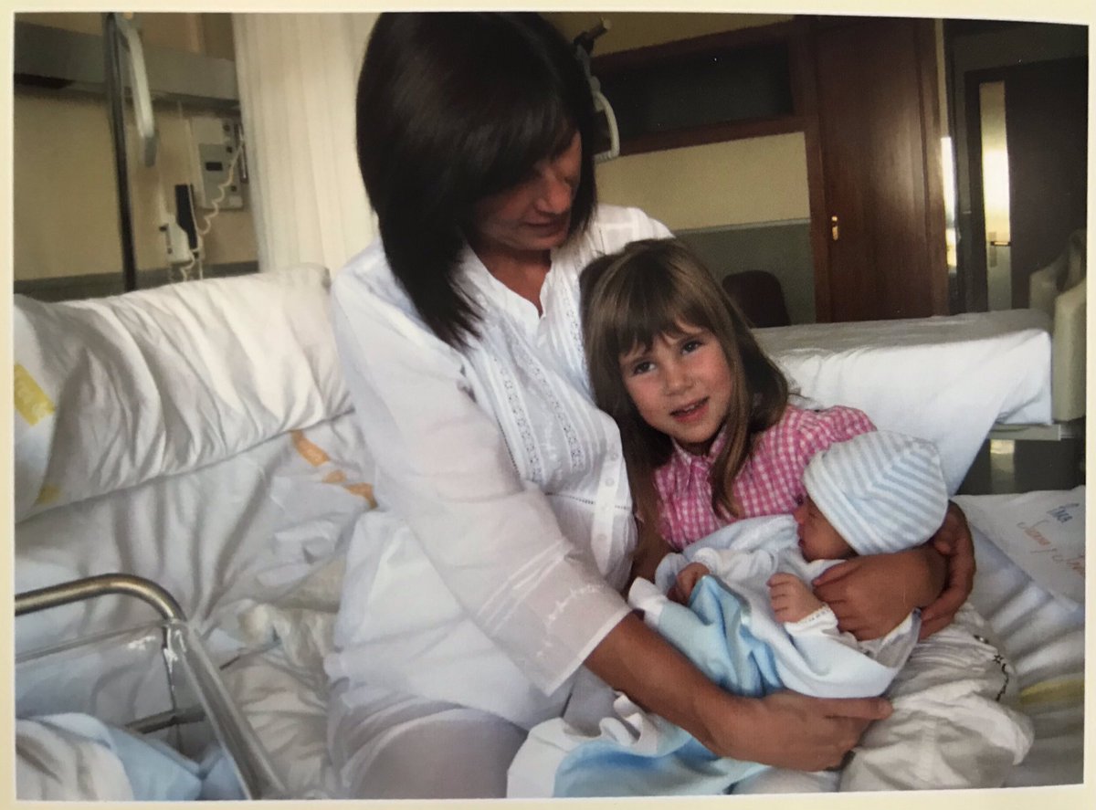 martacaasti's tweet photo. mami, como sé que leerás esto:
felicidades jiji, gracias por aguantarme, te quiero💗 https://t.co/xjbxNbTErT