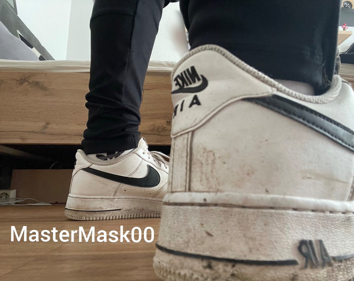 MasterMask00's tweet image. Dich Zahlschwein macht der Anblick meiner Nike Air Force 1 so hart, dass du nicht anders kannst als zu betteln sie sauber lecken zu dürfen! 🤣  

#master #zahlschwein #cashmaster #lickmysoles #cash #slave #buymystuff #masterboy