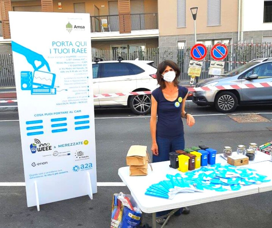 ErionSistema's tweet photo. Sabato scorso a REDO Merezzate, grazie al progetto europeo InnoWEEE, @amsa_spa ed #Erion erano a disposizione della cittadinanza per raccogliere i piccoli #RAEE e fornire maggiori informazioni sul #riciclo dei rifiuti elettrici ed elettronici. Sei passato anche tu? https://t.co/Q2v5qmy5Rz