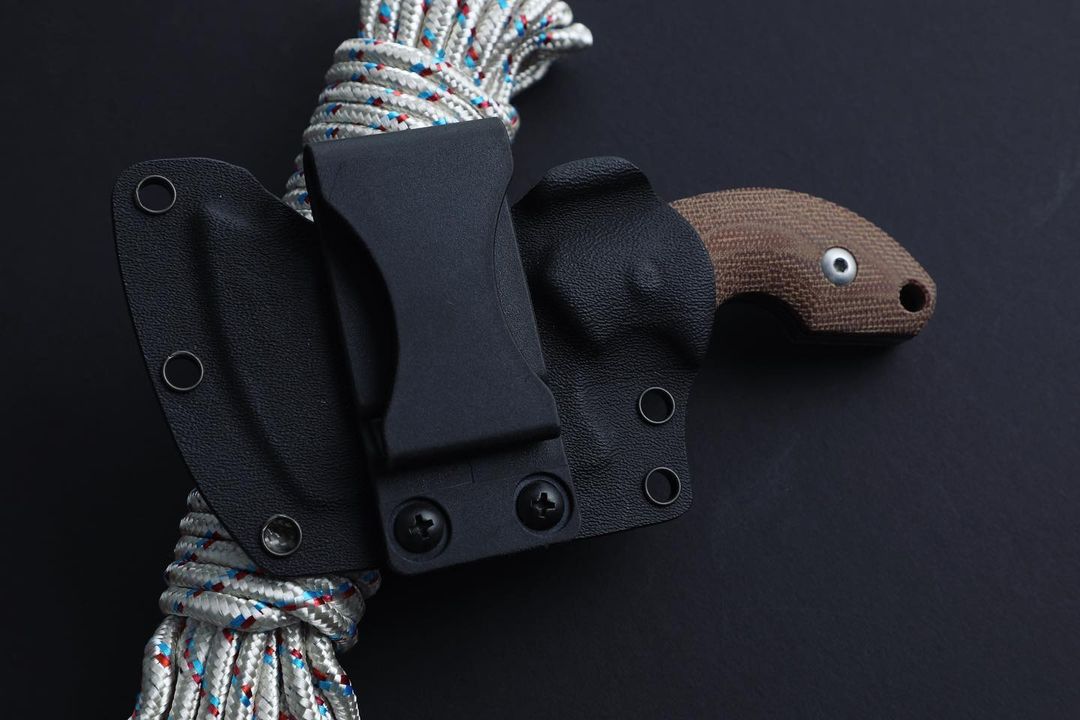 Butcher designed by @machoblades

What other handle material do you want besides Micarta?

#micartascales #walkingknife #micartamonday #walkingknife #micartamonday #edcknifes #everydaycarryknives #kizercutlery_inc #kizerknives #kizerknife #machoblades #kizerbutcher #edcgear