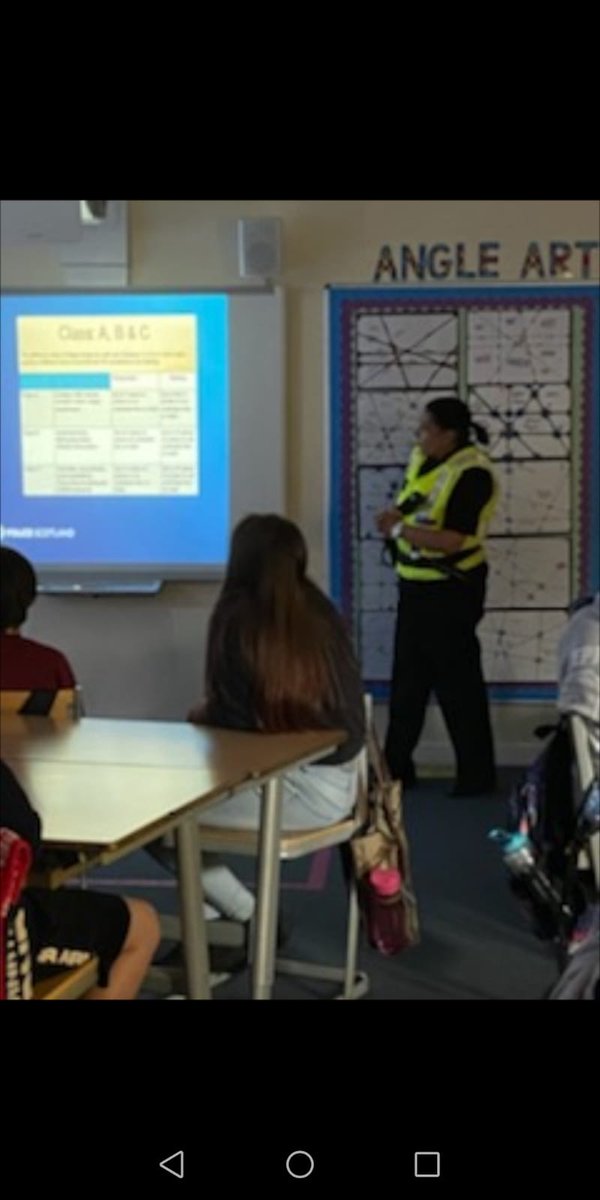 One of our Greater Glasgow campus officers, PC Honeyman has been delivering various inputs to local primary schools on subjects including drugs & the law and Fearless.

Info: fearless.org

@Fearless_Scot @HillparkSec 

#GGPartnerships #BeFearless