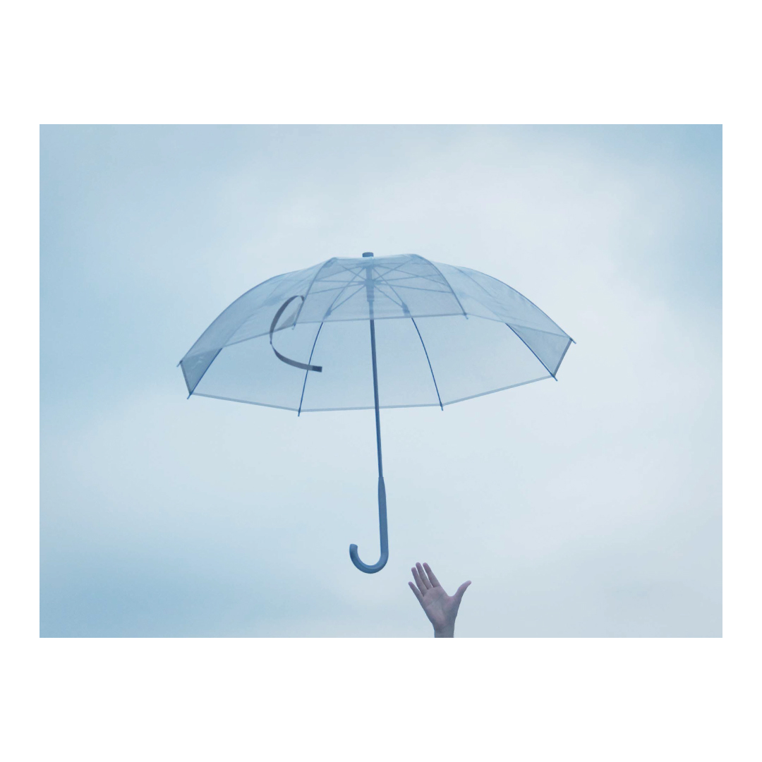 このビニール傘をさがしています コンビ二 で傘を買うなら さびない つよい 長くつかえる傘 Tic Liteプラスチックライト こだわりが詰まった１本です セブンイレブンで発売中 セブン ビニール傘 グッドデザイン賞 天気 雨 便利 梅雨入り