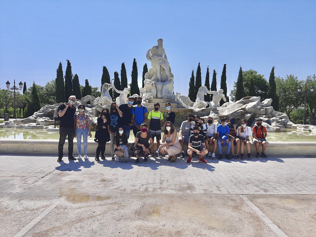 ijoaquinrodrigo's tweet photo. ¡Vivir en la Comunidad de Madrid y no conocer #ParqueEuropa de Torrejón de Ardoz es imperdonable! Por eso las clases de #2PMAR y #3PMAR hicieron piña una vez más y se dedicaron a mostrar alumnos a profesores las sendas y monumentos de este singular paraje. #joaquinrodriguismo https://t.co/1Sxpm84PlB
