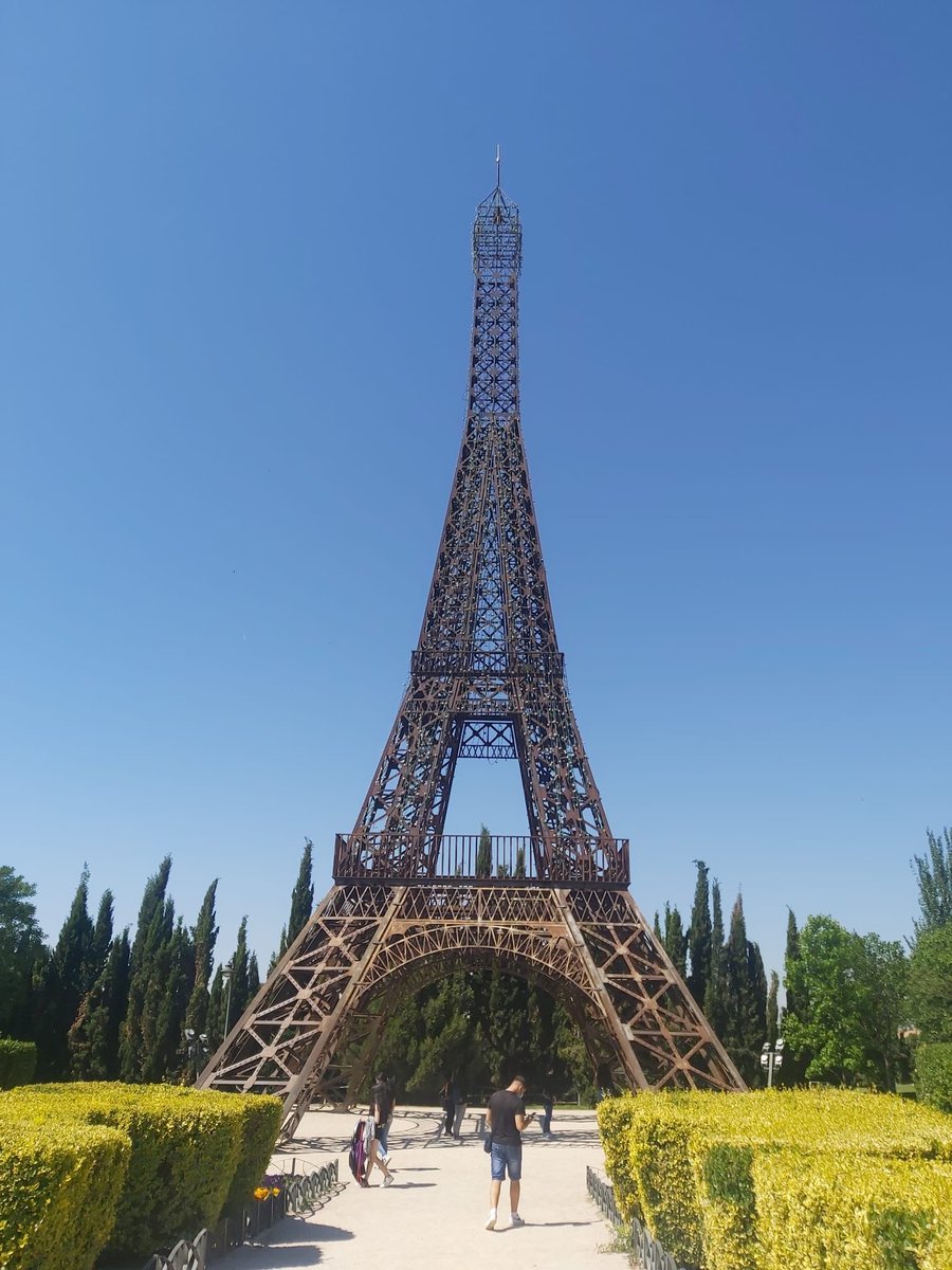 ijoaquinrodrigo's tweet photo. ¡Vivir en la Comunidad de Madrid y no conocer #ParqueEuropa de Torrejón de Ardoz es imperdonable! Por eso las clases de #2PMAR y #3PMAR hicieron piña una vez más y se dedicaron a mostrar alumnos a profesores las sendas y monumentos de este singular paraje. #joaquinrodriguismo https://t.co/1Sxpm84PlB
