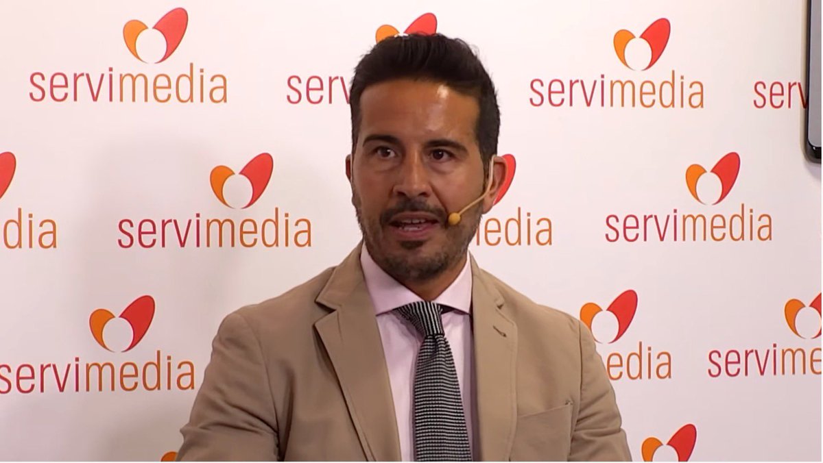 Valorianenred's tweet photo. Nuestro Secretario General @Venegas_FASGA continúa hablando sobre la situación de las pensiones 

🗣️"Está claro que tenemos que intentar hacer esto lo más justo posible" 

🎙️"Estoy de acuerdo con tomar mayor cantidad de años de referencia para compensar esa falta de cotizaciones" https://t.co/dVVQ2RwKHk