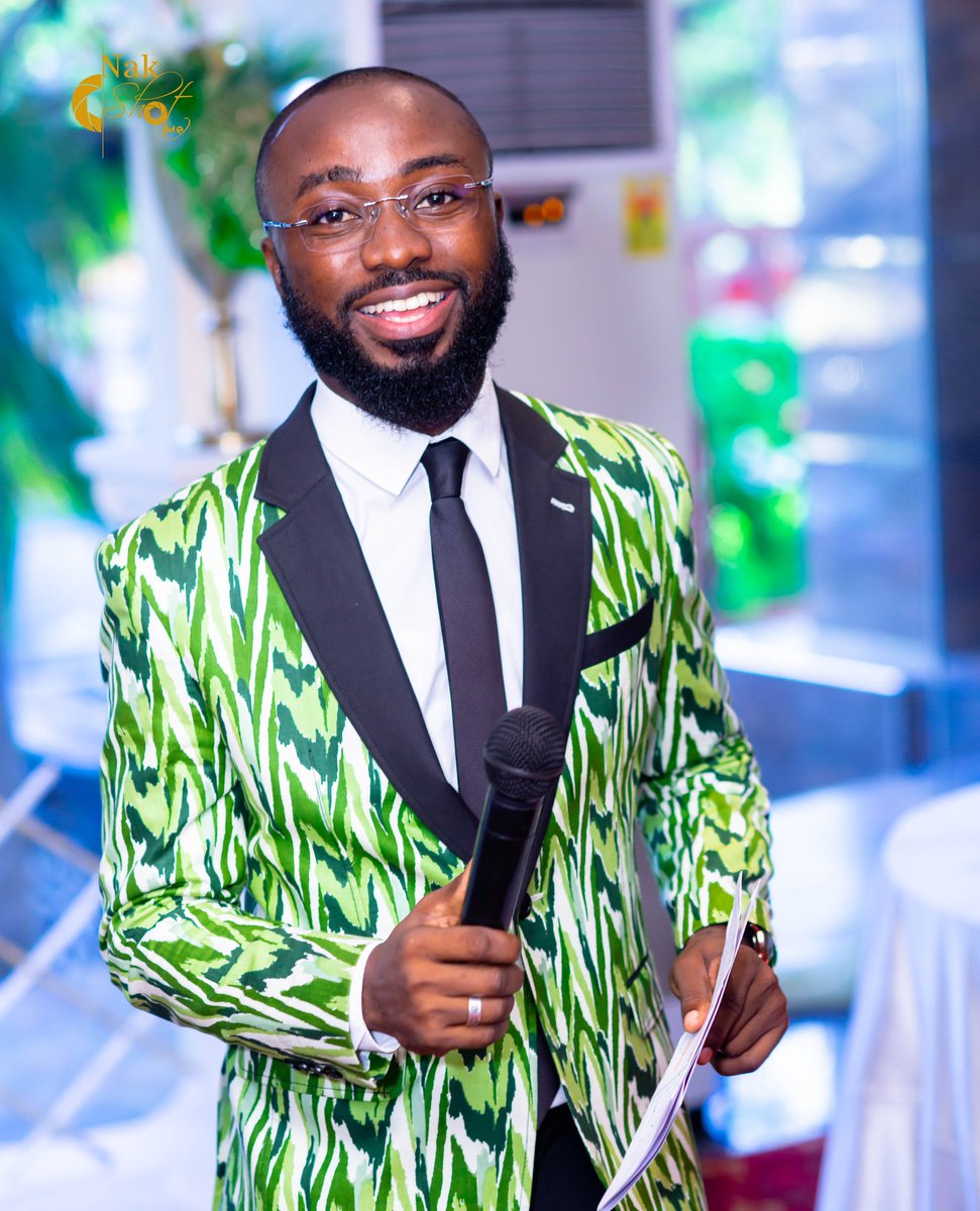 Rojayjay's tweet photo. Meet the #GuyGuyMC, Mr. Kwaku Boateng
I am @rojayjay12 on Instagram
#EventsMC #WeddingReceptions #CoporateEvents #Parties #WednesdayBornsRock #WednesdayVibes #MidWeek #Yeye https://t.co/EIj1nlZwDW