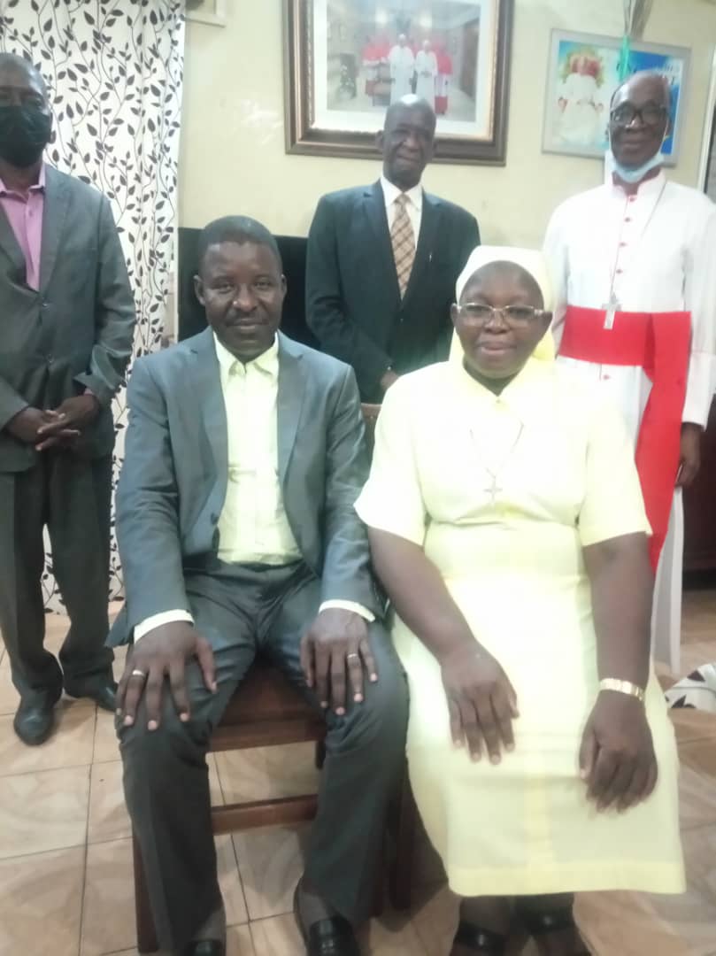 csdmnational's tweet image. Une délégation du @csdmnational mené par son vice président Mounataga Bah a rencontré Monseigneur Jean Zerbo, ce mardi 15 juin 2021.
Le @csdmnational le remercie pour son accueil et sa bienveillance.