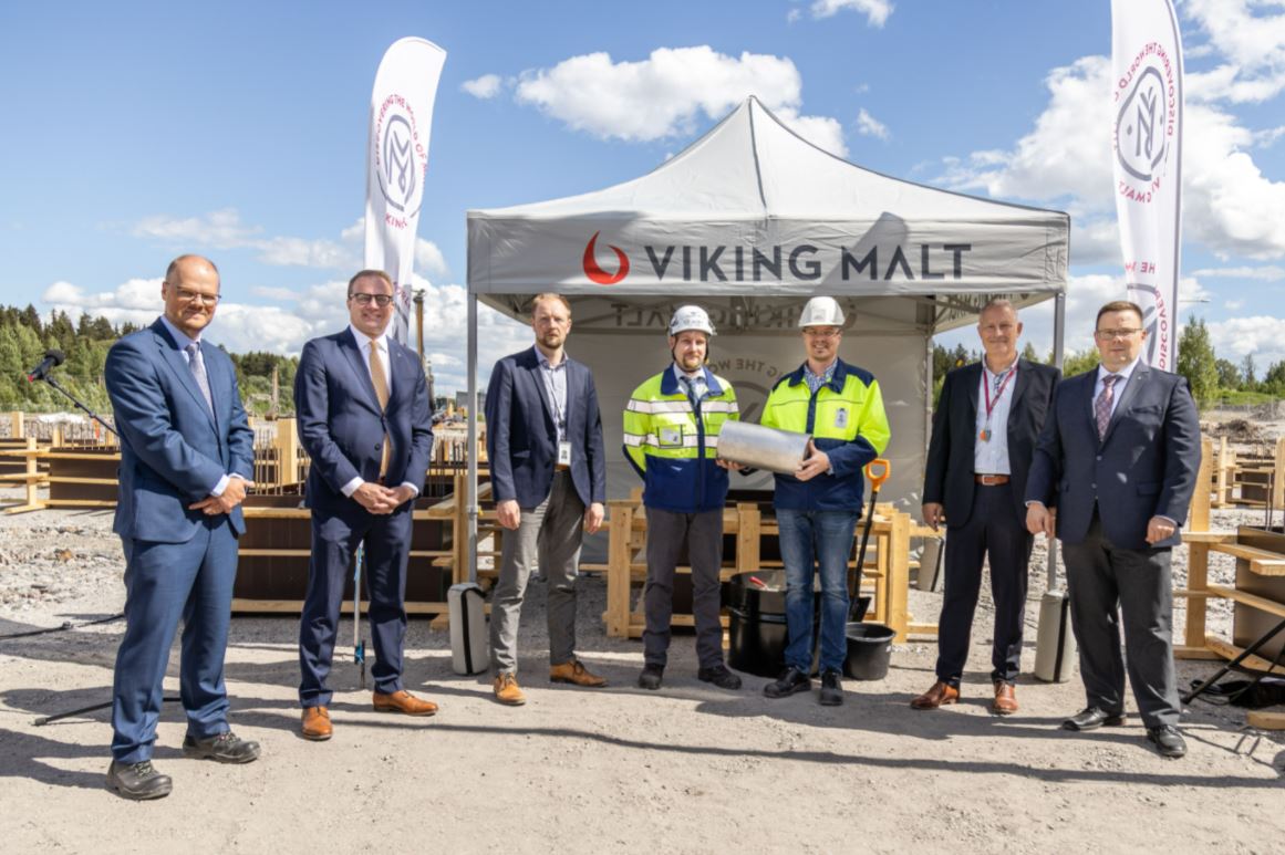 Viking Malt has laid the foundation stone for its new production plant in Lahti. Owner Pär-Gustaf Relander and CEO Kasper Madsen hosted the ceremony, which was also participated by the Mayor of Lahti, Pekka Timonen. 
Read more: bityl.pl/1JYGD