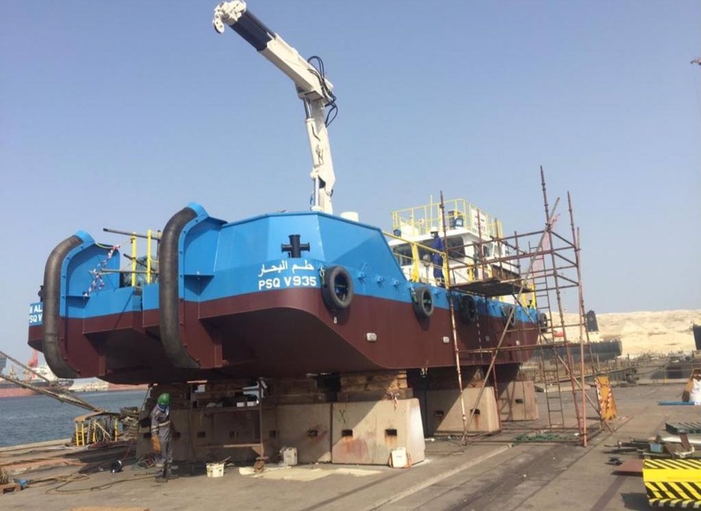 🔴 رسمياً #السلطنة 🇴🇲 تدخل نادي الدول المصنعة للسفن لأول مرة من خلال تصنيع و بناء أول سفينة بأيدي وخبرات محلية حيث أنهى الحوض الجاف في #الدقم بناء السفينة #حلم_البحار وهي سفينة رفع وخدمات ستخدم بميناء #السلطان_قابوس .