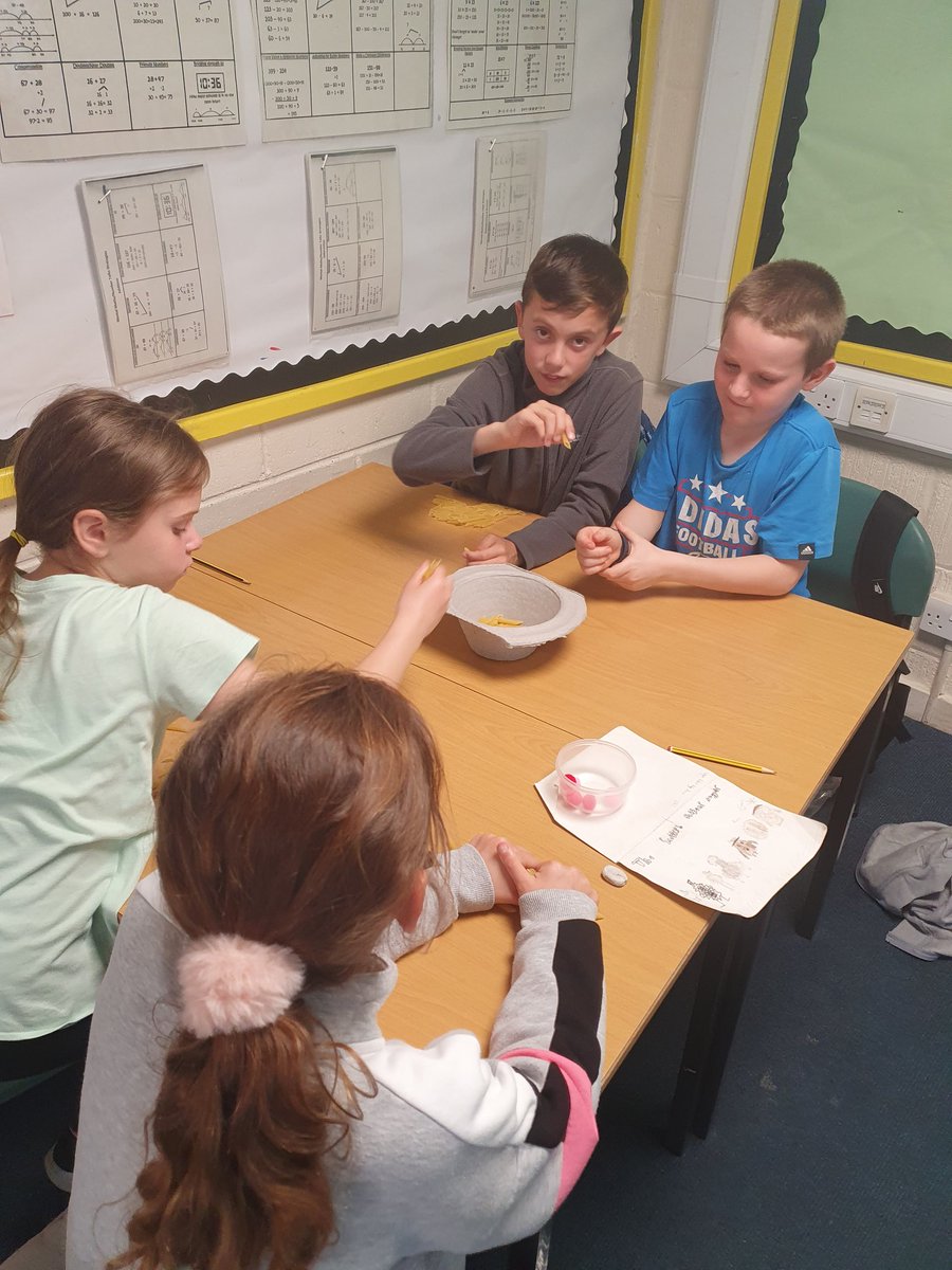 P5Csp's tweet photo. Practicing our spelling words with pasta 🍝. https://t.co/jBlhlTpY7k