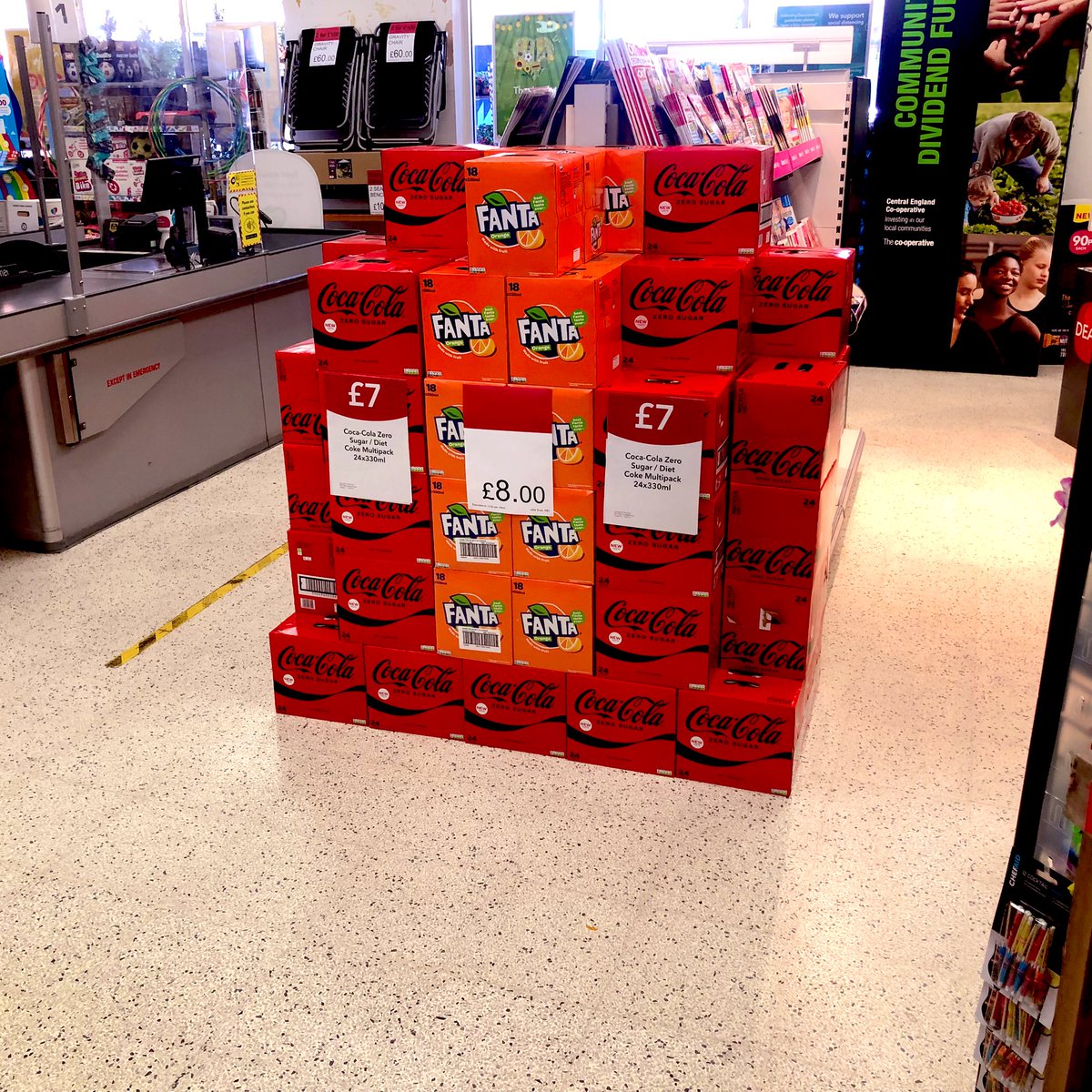 Great work by the team at cotteridge!   Fantastic front of store impact and ready for the big games this week! <a href="/FionaRo44784977/">Fiona Robertson</a> @grahamwren2 <a href="/ClaireKoziol/">Claire Koziol</a> @PaulalanDennis