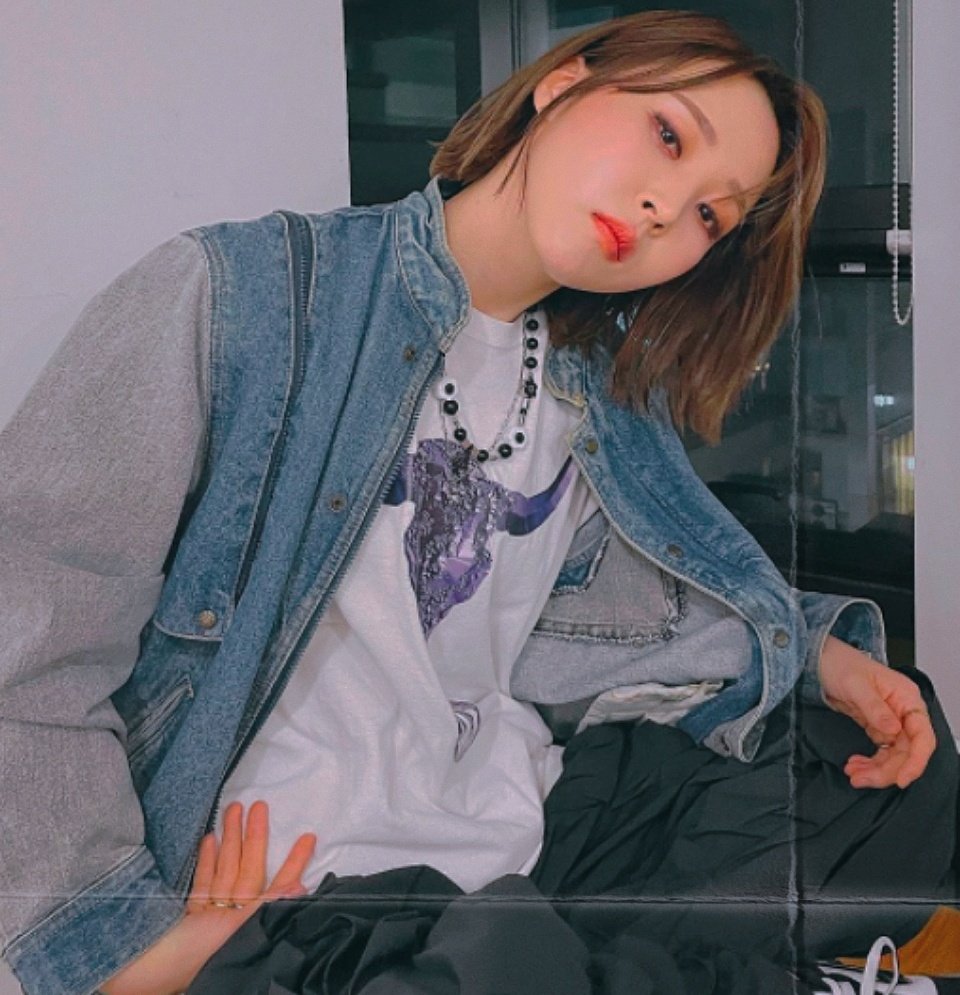melibeenie's tweet photo. we're matching denim buddies 💙
#ArmymooSelcaDay #ArmymoosGoingToHellParty #armymoo ♡ https://t.co/mwBCavqKf7