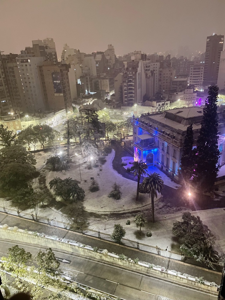 ❄️ HISTÓRICA NEVADA EN CÓRDOBA ow.ly/cvlT30rKXef ❄️

¿Cómo amaneció en tu zona? 🌨 ¡Sumate con tu reporte! 

Foto: <a href="/AnitaAliaga_/">lapochi</a>