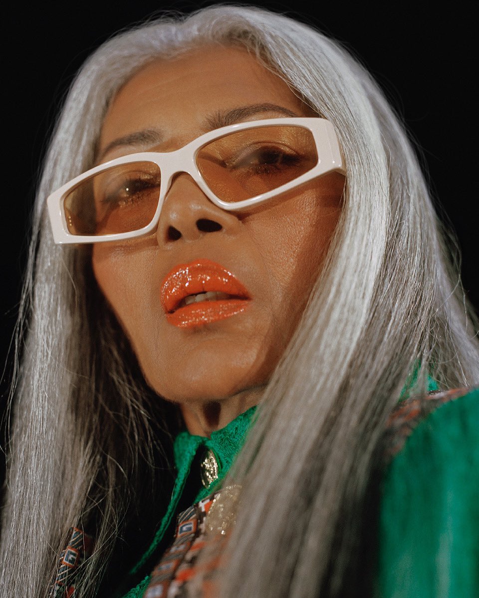 the1114agency's tweet image. #JoAniJohnson for #GucciBeauty @gucci ✨🍵✨
#disruptallfashionrules 
#greyhairdontcare 
#level69
#11142021VISION
