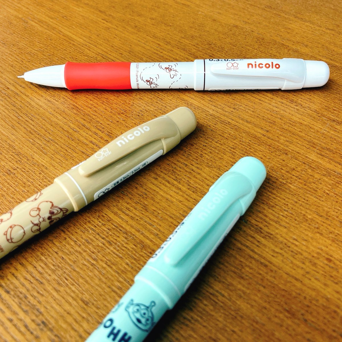 金ペン堂 裾野市の文房具店です 右0 3 左0 5 視力の話と違う 右にひねると0 3 左にひねると0 5 が使える シャーペンnicoloのことです 新柄は ファンシー界の3強と言っていい方々 同時発売はそうそうないよ 興奮気味の見に来て サン 金ペン堂 裾野市の文房具店です 右0 3 左0 5 視力の話と違う 右にひねると0 3 左にひねると0 5 が使える シャーペンnicoloのことです 新柄は ファンシー界の3強と言っていい方々 同時発売はそうそうないよ 興奮気味の見に来て サン