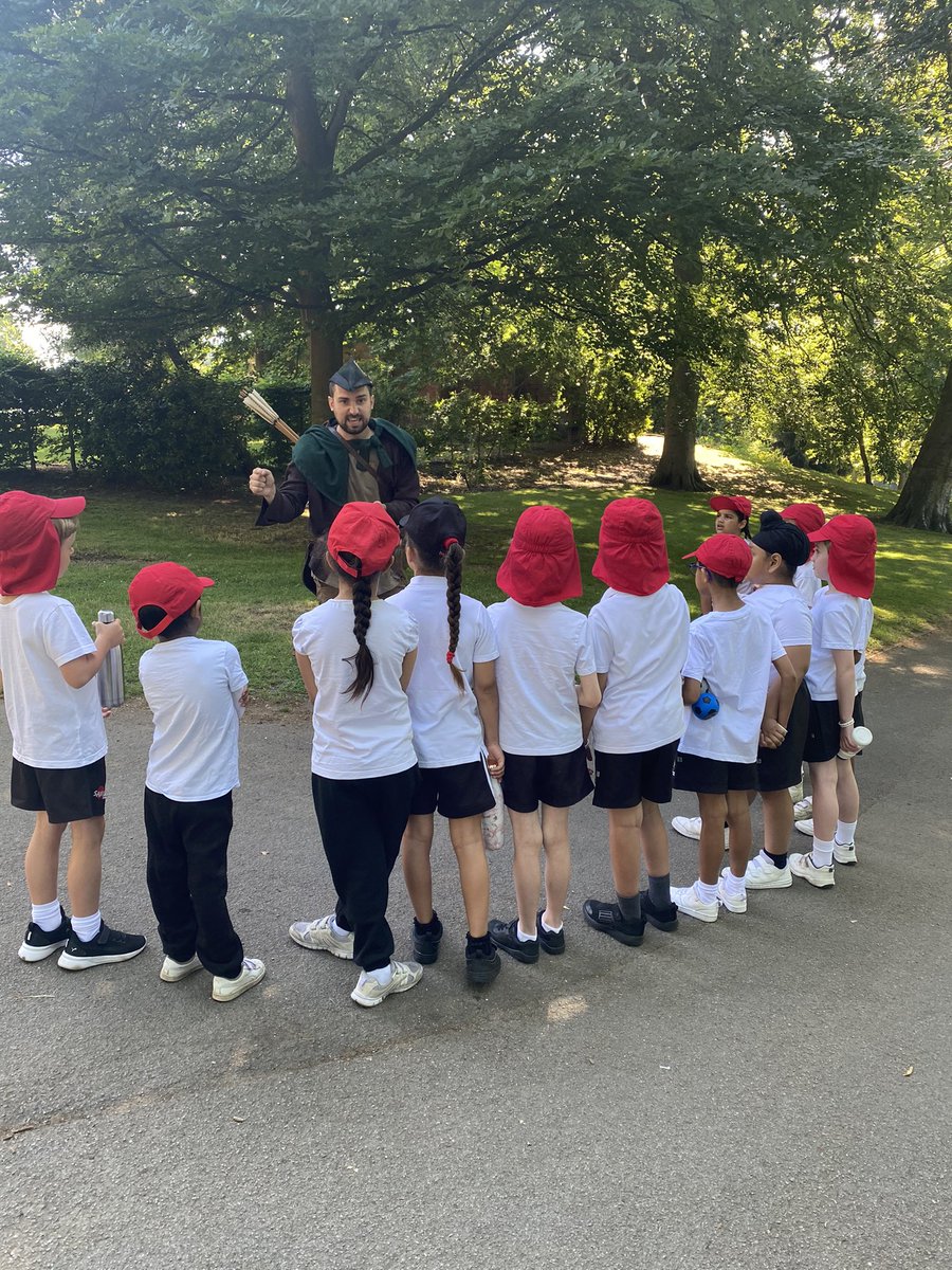 2W are having a fantastic morning with Robin Hood learning facts about our locality and Robin Hood. #learningaboutourlocality #funfacts #Somuchmore