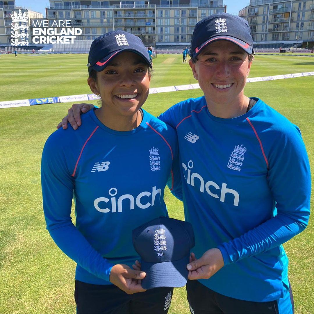 englandcricket's tweet photo. A Test debut 😍 

Congratulations @dunkleysophia ❤️ 👏 https://t.co/qKynT2AkBw