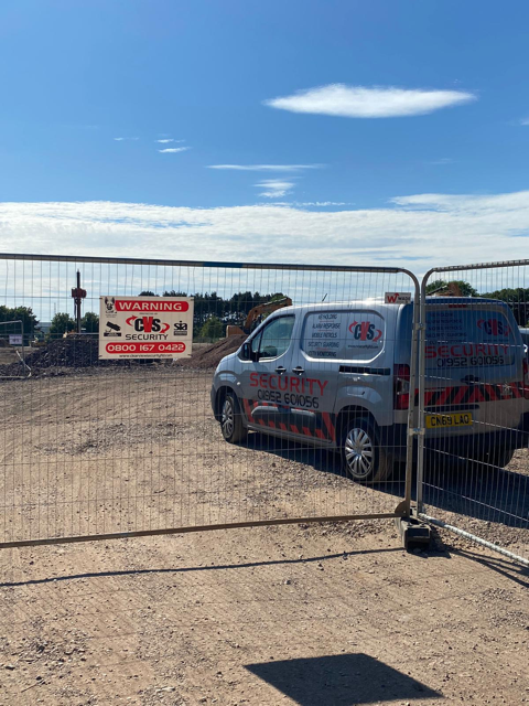 ClearviewSecUK's tweet photo. Clearview Security Ltd providing security at a new site in Wolverhampton today.

For further details or a no obligation quote or site visit call 0800 1670422 or email reception@cvsecurityltd.com  

#security #construction #SIA #mobilepatrols #cctv #alarmactivations https://t.co/cx6SQrsyrc