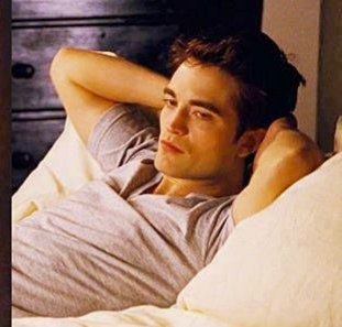More10599742's tweet image. "On his honeymoon, Edward insists on playing chess to avoid other things.  I read it in the script and said.  Come on!  Kristen looks so amazing in these little nightgowns.  I don't think chess is what I have in mind."
Robert Pattinson