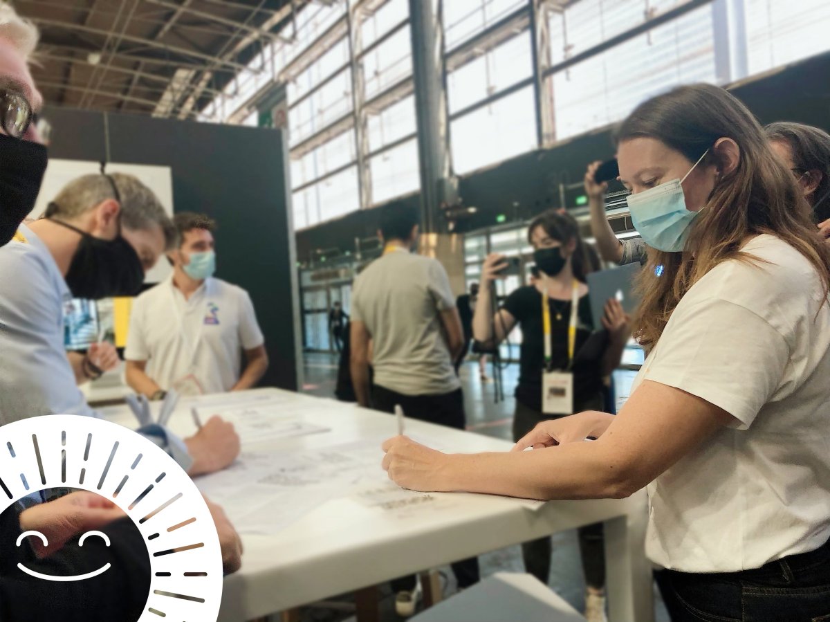 effency_'s tweet photo. Notre CEO Frédérique Chabbert en pleine signature de la Charte des Bonnes Pratiques by @VillageCAParis ✍️🚀#startups x #grandsgroupes #ViVAtech2021 #VivaTech #collaboration https://t.co/dz35Y6spcR