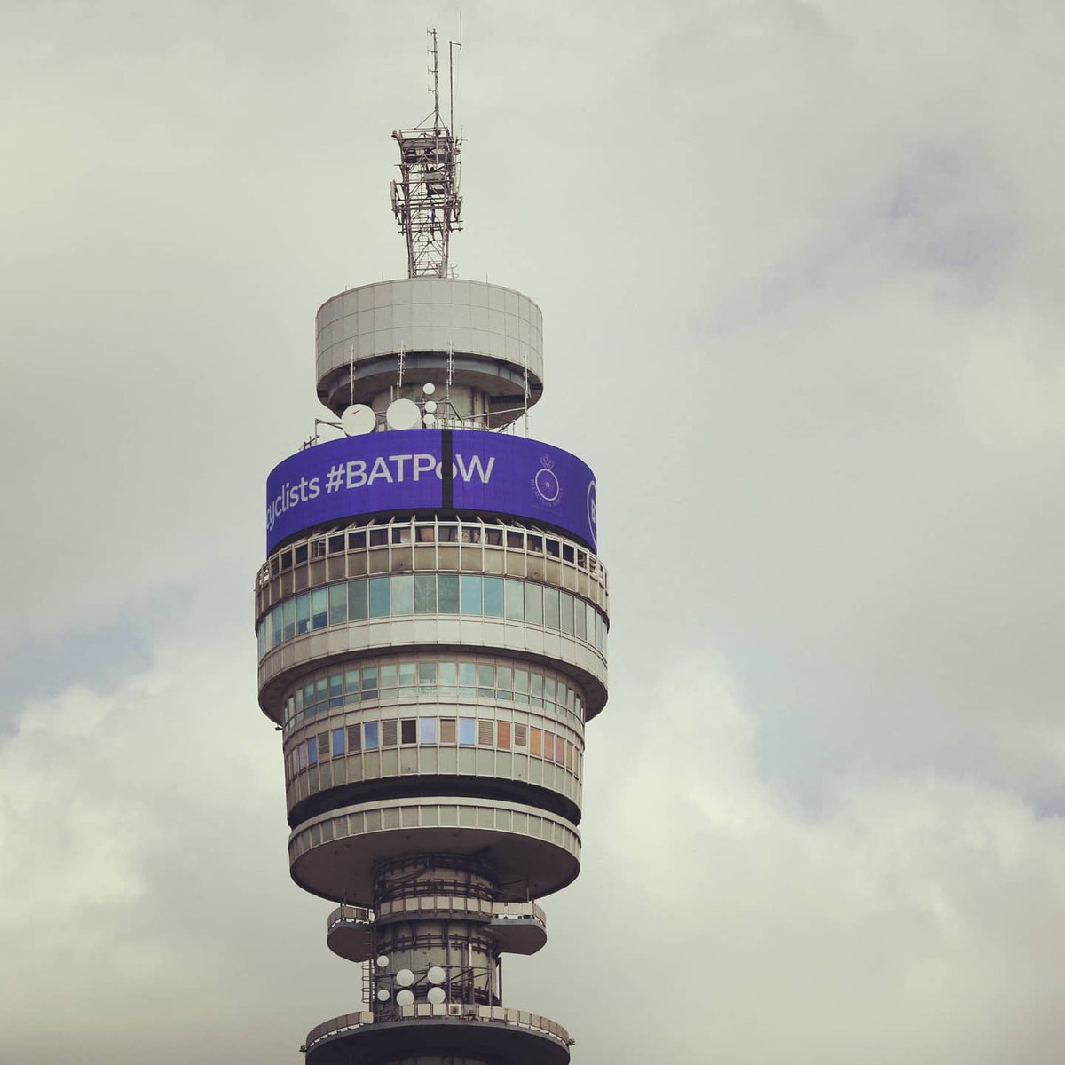 theBATPoW's tweet image. You weren't dreaming #BATPow was on the BT tower with a good luck message to our incredible team of cyclists. Another day of phenomenal support which brought a HUGE smile to the #PalacesOnWheels riders faces 😊
@britishasiantst 
@BTGroup