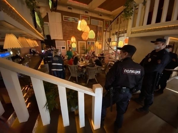 футура бар ленполиграфмаш. ресторан covid. рестораны в пандемию. петербург закрывает рестораны. заведения петербурга.