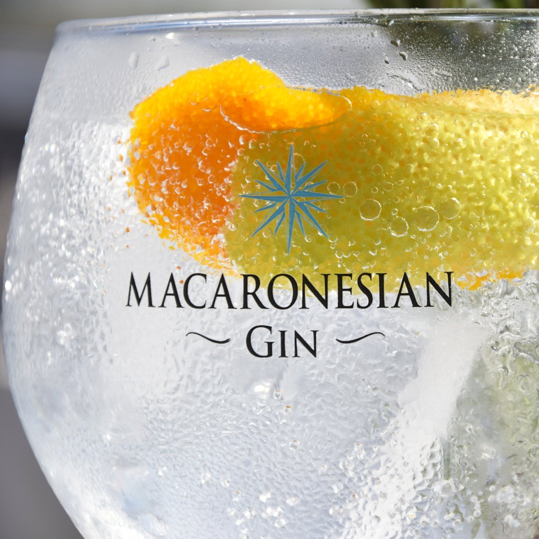 💙 ¡Tómate un respiro y refresca tu día con estilo! 

✔ Te dejamos el link para adquirirlo online amzn.to/30Bmr4U
😉 Comparte este contenido solo con mayores de 18 años #MacaronesianGin #VeranoenCanarias