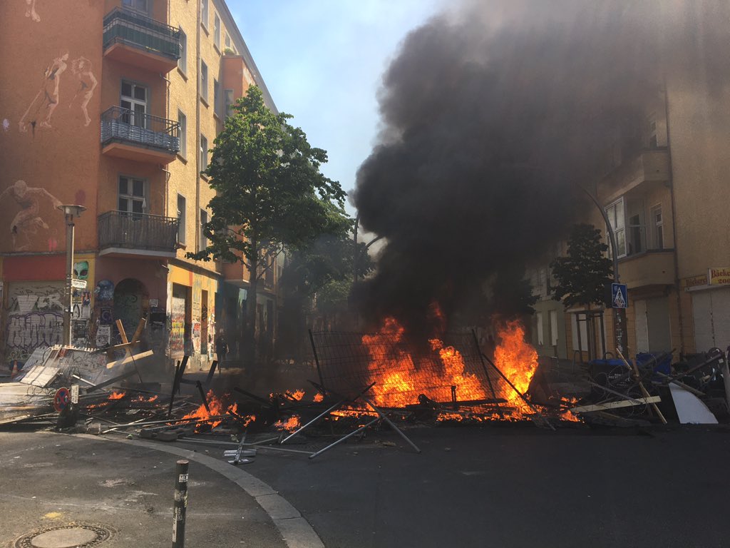 Burning barricades and extreme clashes broke out in #rigaer strasse over a fire inspection due to be held tomorrow at a housing project. Water cannons and apcs just broke through the barricades #b1606