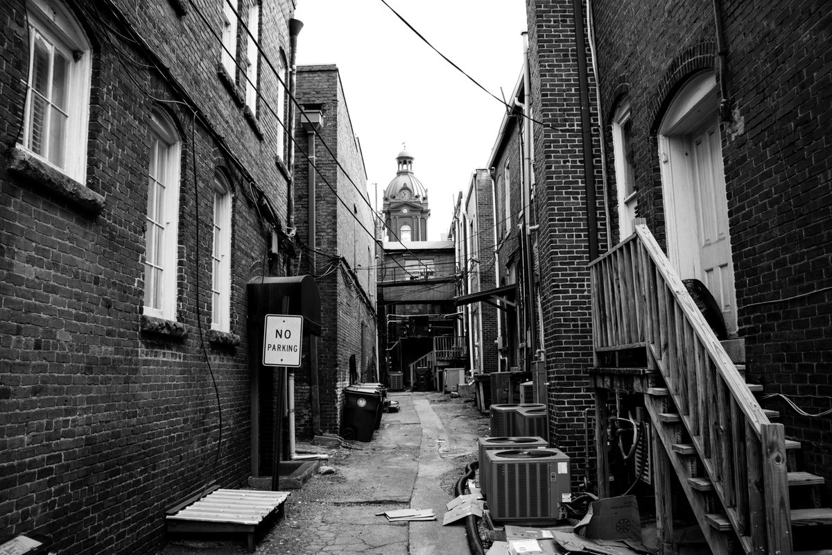 JourneyHeroApp's tweet photo. @travchats A6 - Both!  Each has something to offer. Might depend on who my travel companion is. 
#TravChat #UrbanSetting #HistoricVsModern https://t.co/LIzdRVjpUB