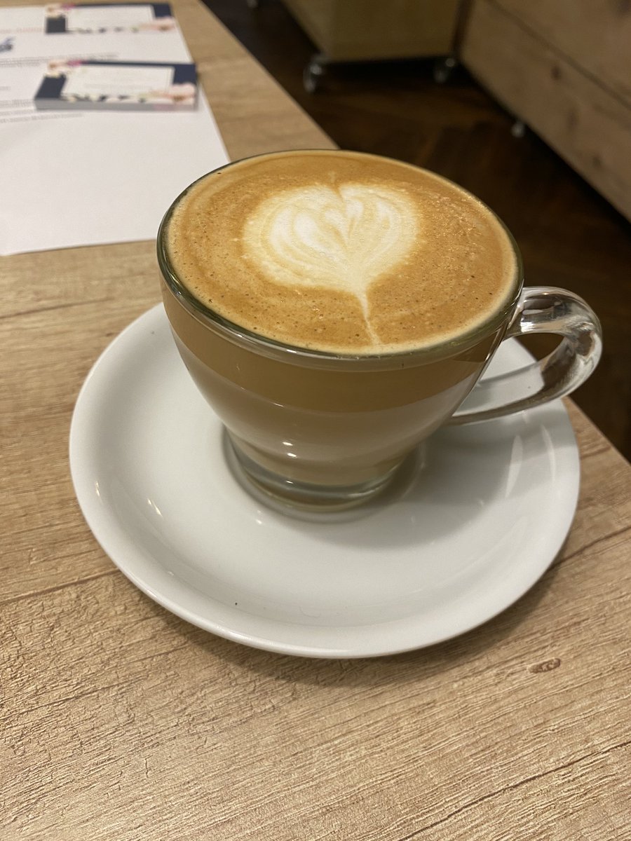 Bien commencer la journée avec un cappuccino préparée par votre barista favorite et du café <a href="/hayuco_coffee/">Hayuco Coffee</a>