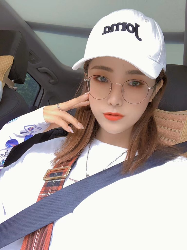 superbigdick66's tweet photo. 孙老师来给广大考生谋福利了，高考结束凭借准考证，可以找孙老师黑丝足交一次，考试成绩下来，考入重本的，孙老师帮你破处。#母�� #反差 #骚逼 #骚货 #烂逼 #精厕 #外围 #婊子 #妓女 #公交车 #肉便器  #校妓 #反差婊 #辱骂 https://t.co/0Gm66LQNjR