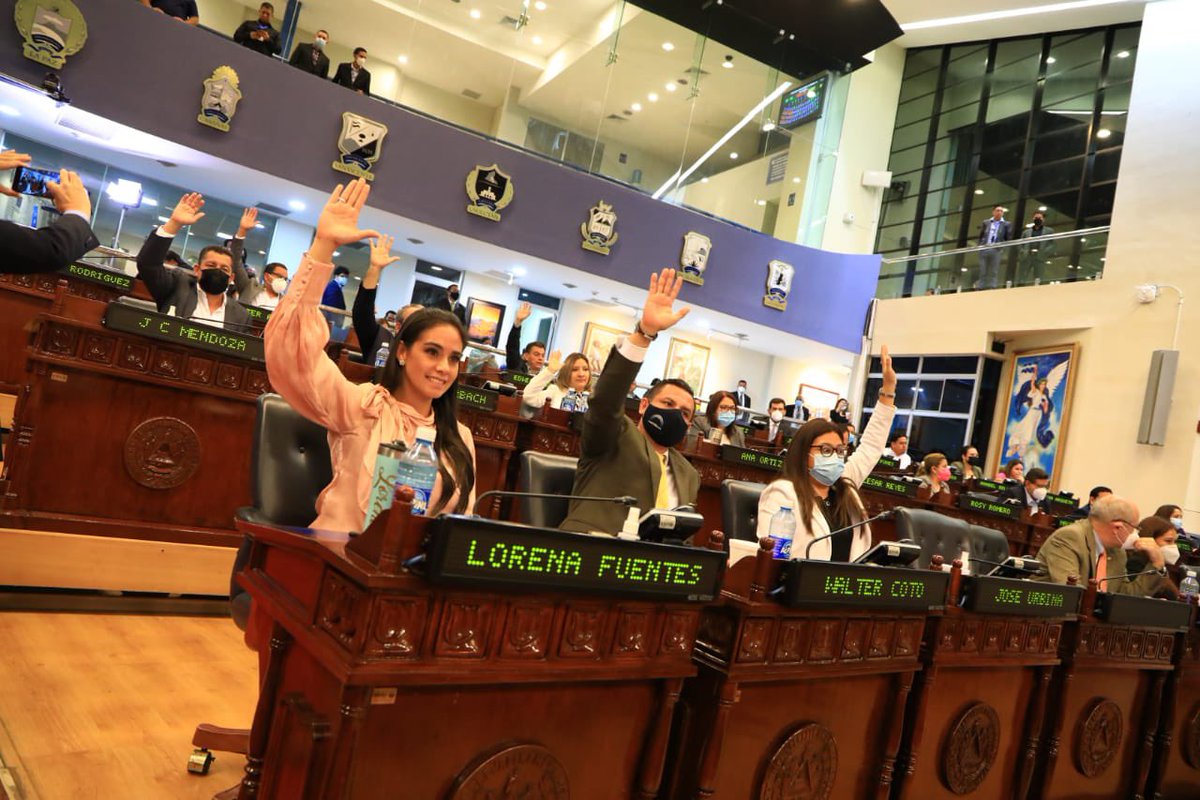 Con 62 votos se aprueba la #LeyBitcoin, que convierte a nuestro país en el primero del mundo en tener al #Bitcoin como moneda de curso legal.