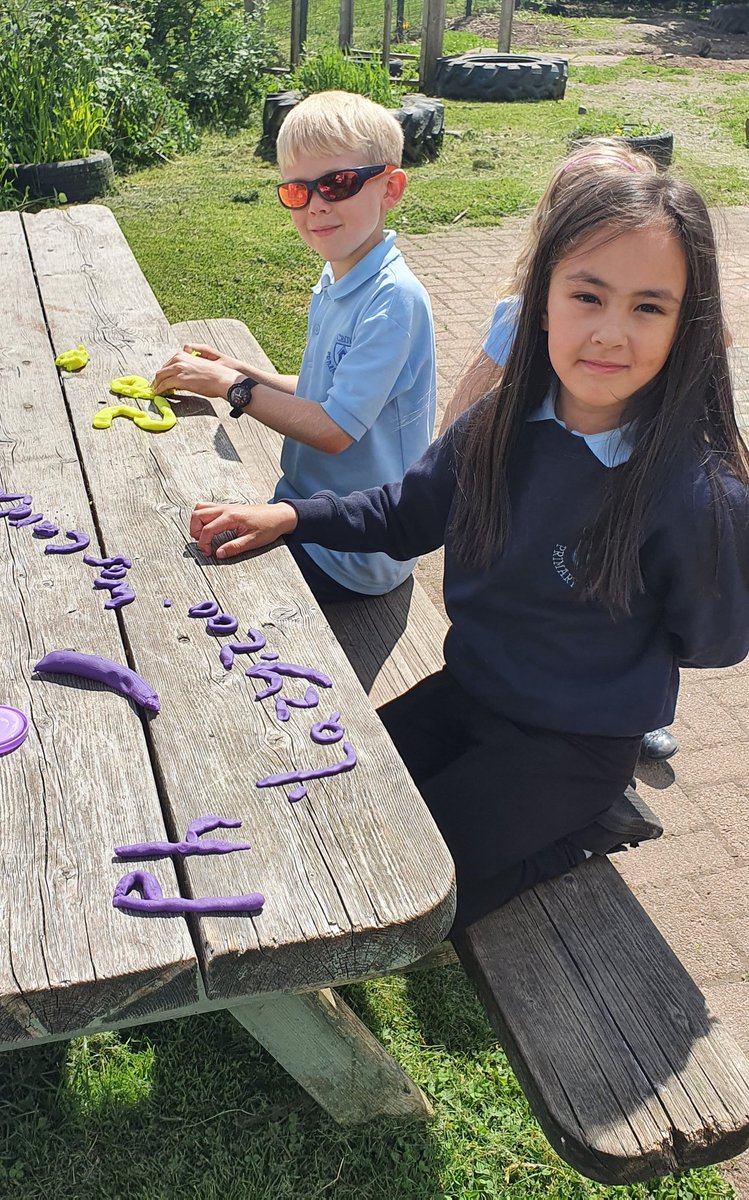 CroyPrimary's tweet photo. Yesterday was idyllic in our playground and the children enjoyed imaginative play in the willow, some gardening and our P3 reading group made tricky words from play dough in the sun 🌞 #outdoorclassroom #schooldays #croyprimary https://t.co/sfK9UspG2Z