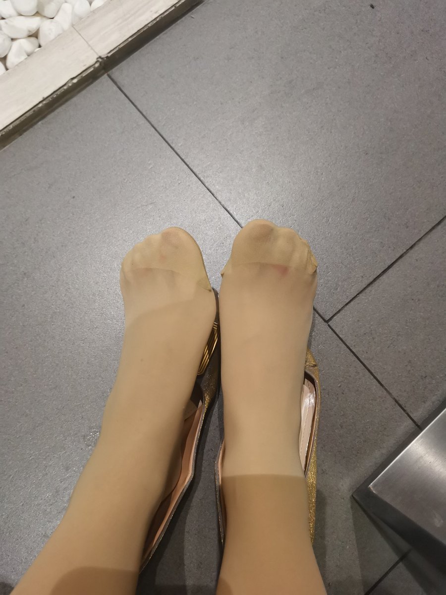 🧦：@limerencem 柔情无缝款无内！同事聚餐，喝醉了放飞自我！不知道有没有把旁边新来的小哥哥诱惑到！#涞觅润丝
投稿  @Dayulejia91 @Fanjiahui2020  @Sexyallnight609 @Dream_QY https://t.co/TzOcGsoN6P