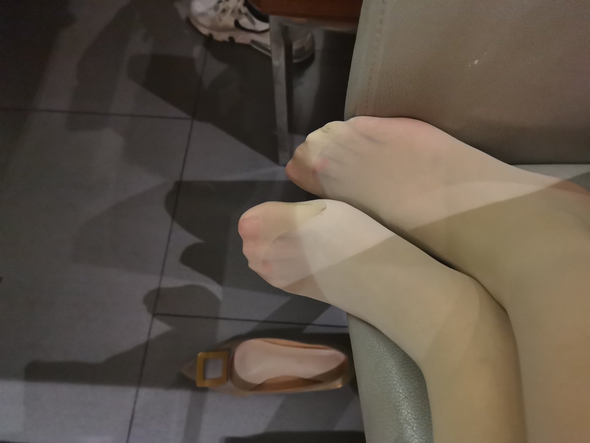 🧦：@limerencem 柔情无缝款无内！同事聚餐，喝醉了放飞自我！不知道有没有把旁边新来的小哥哥诱惑到！#涞觅润丝
投稿  @Dayulejia91 @Fanjiahui2020  @Sexyallnight609 @Dream_QY https://t.co/TzOcGsoN6P
