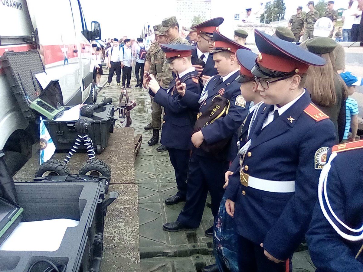 7 июня учащиеся 5 к-1 и 5 к-2 классов посетили  музей инженерных войск ЦВО в речном порту г. Самары. Ребята смогли увидеть редкие экспонаты оружия и современные модели.
Организаторами экскурсии были офицеры - воспитатели: А.Я. Савин и Б. В. Матвеев