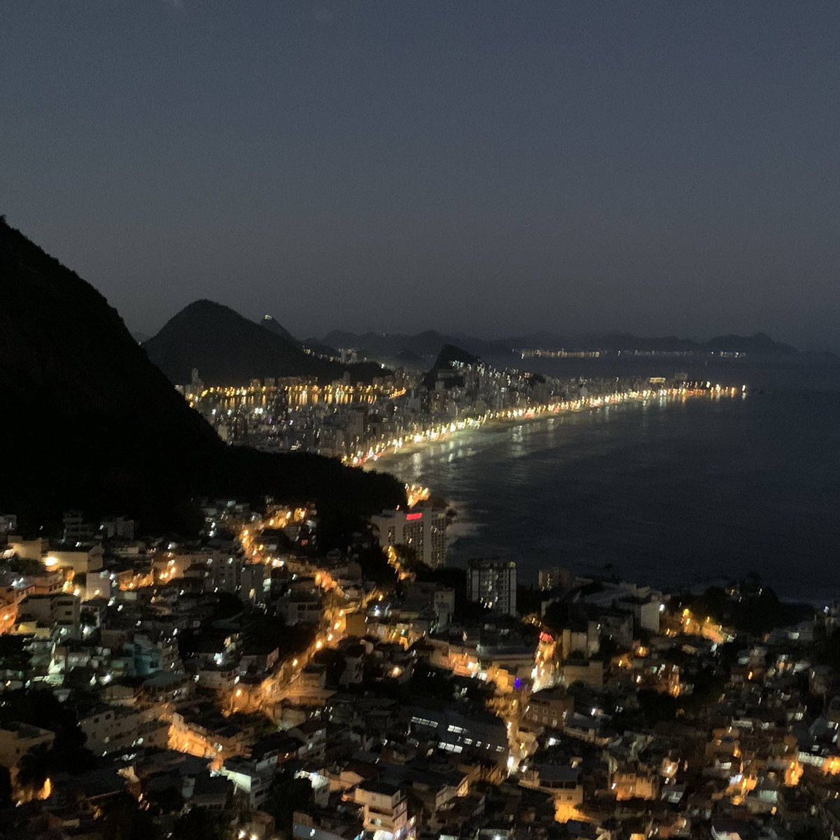 histlarry's tweet photo. vidigal {au¡!larry}

Após um tweet inocente, Harry e Louis se vêem perdidos um no outro, deixando com que as diferenças sejam apenas diferenças. Entre bailes, noites viradas em praia e sexo com vista impecável, eles vêem que um mês é pouco para tudo aquilo que queriam e sentiam. https://t.co/YzZg8lMpoW