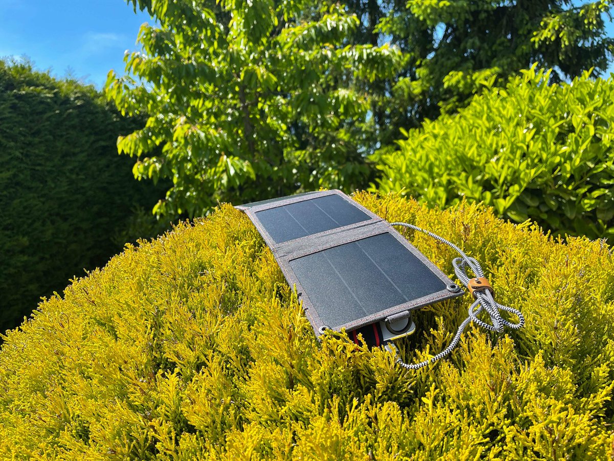 L'été arrive à grand pas 😍 

Grâce aux rayons du soleil, rechargez rapidement votre #smartphone avec le chargeur #solaire SC005 ☀️☀️

Pour en savoir plus ➡️➡️amzn.to/2Sm0DZR

#Choetech 
#vacances 
#camping