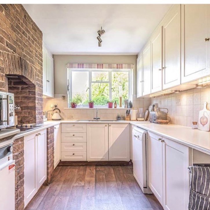 WigwamProperty's tweet photo. Wigwam sponsors @PerryBishop have this marvelous property on the market in Minchinhampton π
Guide price Β£750,000
#stroudvalleys #minchinhampton #stroud #cotswoldlife #cotswolds #cotswold #gloucestershire #houseforsale #property #propertymarket #latestproperty #estateagents https://t.co/v3AtmakoAy