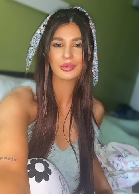 Paris Cummings🍒Vaccinated🥳 - 2 pic. Here’s some selfie’s I took for y’all :) which one should i make my profile pic? Also RT if u want me to follow you #follobackforfolloback 💙 https://t.co/zRpPGvKcNt